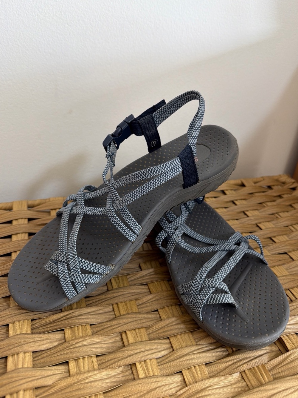 Skechers Women's Reggae Irie Mon Blue Gray Slingback Sandals Sz 8 Hiking Outdoor